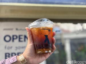 Ada Es Kopi Segar Ngumpet di Tengah Gedung-gedung Sudirman