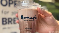 Selain kopi, ada juga sajian non kopi seperti One in Milo. Menggunakan merek susu cokelat dari luar negeri, rasanya cokelatnya tak terlalu manis dan cenderung milky. Foto: Tim detikfood