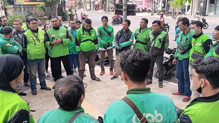 Ojol di Lamongan gelar doa dan solidaritas kematian Affan Kurniawan