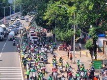 Video Ratusan Ojol Iringi Jenazah Affan Kurniawan ke TPU Karet Bivak