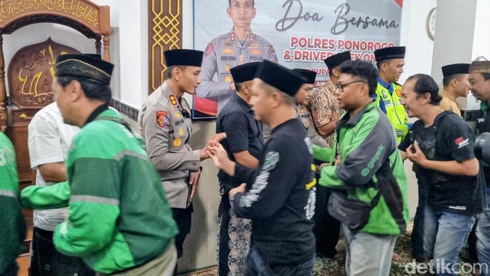 Ojol tahlilan di Ponorogo untuk Affan