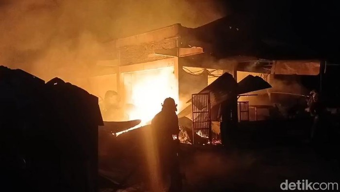 Pasar Pandaan Pasuruan terbakar hebat