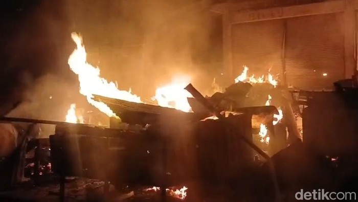 Pasar Pandaan Pasuruan terbakar hebat