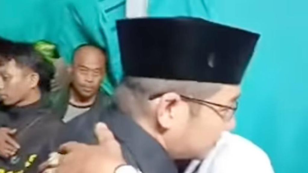 Video: Momen Pasha Ungu Melayat ke Rumah Duka Affan Kurniawan