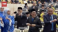 Pasha Ungu hanya terdiam saat beberapa anggota DPR yang berada di dekatnya, seperti Eko Patrio dan Uya Kuya yang bangun dari kursi dan ikut joget mengikuti alunan Gemu Fa Mi Re usai Sidang Tahunan MPR RI. Momen itu menjadi sorotan karena Pasha dinilai tak berekspresi. Foto: Capture Youtube TV Parlemen