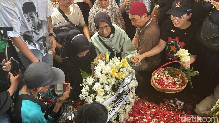 Pemakaman Affan Kurniawan di TPU Karet Bivak