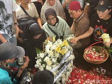 Tangis Ibunda Pecah di Pemakaman Affan Kurniawan