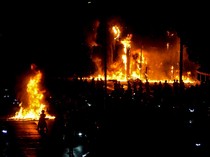 Penampakan Gerbang Tol Pejompongan Membara Dibakar Massa Demo DPR