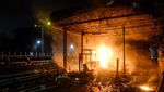 Penampakan Gerbang Tol Pejompongan Membara Dibakar Massa Demo DPR