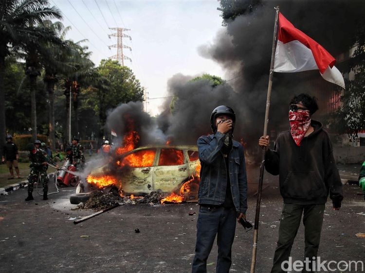 Agustus 2025: Kebebasan, Kemerdekaan, Tragedi, dan Amuk Massa