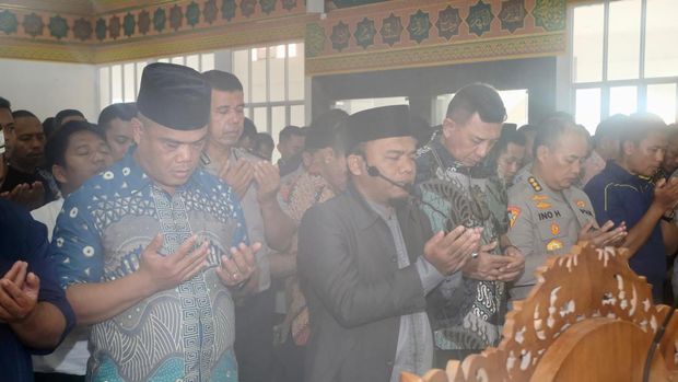 Polda Riau menggelar slaat gaib dan doa bersama untuk Affan Kurniawan, Jumat (29/8/2025).