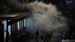 Polisi Bubarkan Demonstrasi di Polda Metro Jaya