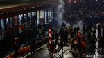 Polisi Bubarkan Demonstrasi di Polda Metro Jaya