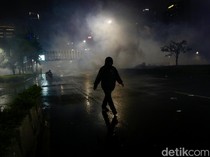 Cerita Warga yang Terkena Paparan Gas Air Mata, Sesak Napas-Mata Perih