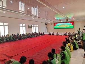 Polisi dan Massa Ojol di Lebak Banten Doa Bersama untuk Affan Kurniawan