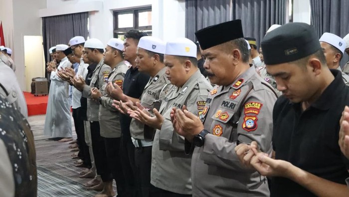 Polisi di Kalimantan Selatan gelar salat gaib. Foto: Istimewa
