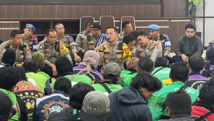 Polres Bogor menggelar audiensi dengan komunitas ojol dan gelar salat gaib untuk Affan Kurniawan, Jumat (29/8/2025).
