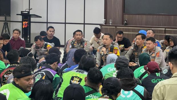 Polres Bogor menggelar audiensi dengan organisasi ojol dan gelar salat gaib untuk Affan Kurniawan, Jumat (29/8/2025).