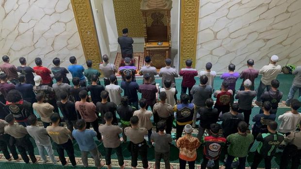Polres Bogor menggelar audiensi dengan organisasi ojol dan gelar salat gaib untuk Affan Kurniawan, Jumat (29/8/2025).