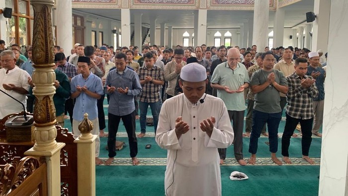 Polres Depok Gelar Salat Gaib Bareng Ojol, Doakan Affan Kurniawan