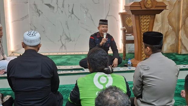 Polresta Bogor Kota menggelar doa bersama untuk Affan Kurniawan bareng Brimob, ojol dan TNI, Jumat (29/8/2025).