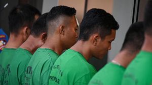 Tertunduk 7 Anggota Brimob yang Lindas Ojol hingga Tewas