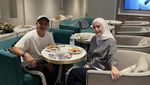 Potret Pasha Ungu Saat Makan bersama Istri di Inggris hingga Belanda