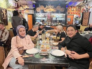 Potret Pasha Ungu Saat Makan bersama Istri di Inggris hingga Belanda