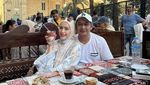 Potret Pasha Ungu Saat Makan bersama Istri di Inggris hingga Belanda
