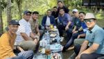 Potret Pasha Ungu Saat Makan bersama Istri di Inggris hingga Belanda