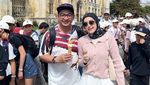 Potret Pasha Ungu Saat Makan bersama Istri di Inggris hingga Belanda