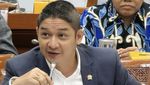 Potret Pasha Ungu Saat Makan bersama Istri di Inggris hingga Belanda