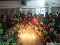 Ojol Kupang Nyalakan Lilin dan Doa Bersama untuk Affan yang Terlindas Rantis