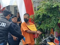 25 Adegan Rekonstruksi Pengeroyokan Pria Tewas di Kota Blitar