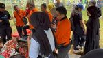 Ria Ricis Tenangkan Keluarga di Pemakaman Affan Kurniawan