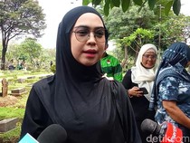 Ria Ricis Hadiri Pemakaman Affan Kurniawan: Saya Berdiri Untuk Para Ojol