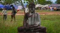 Konflik perbatasan antara Kamboja dan Thailand kerap kali menimbulkan ketegangan berkepanjangan. Bentrokan di wilayah perbatasan memaksa ribuan warga sipil mengungsi demi menyelamatkan diri dari ancaman keamanan. ANTARA FOTO/Aditya Pradana Putra