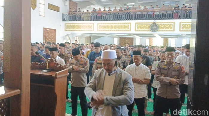 Salat gaib Polda Jatim