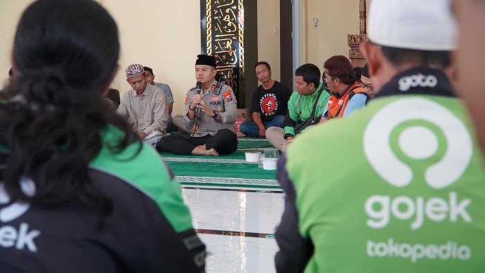 Salat gaib untuk Affan di Polres Gresik