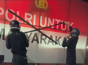 Spanduk Polri untuk Masyarakat di Buleleng Dipasangi Lakban Silang