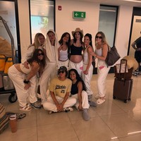 Selena Gomez mengadakan bachelorette party di Cabo San Lucas bersama teman-temannya. Momen keseruan bachelorette party ini dibagikan Selena di Instagram pada Kamis (28/8/2025). Foto: Dok. Instagram Selena Gomez