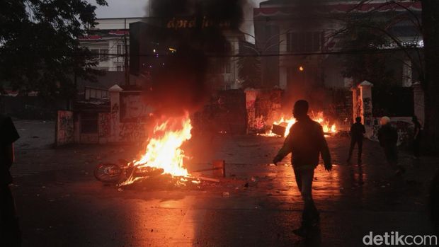 Sepeda motor dibakar di depan Kantor DPRD Jawa Barat