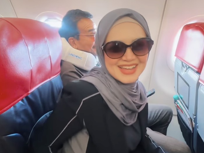 Siti Nurhaliza diminta menyanyi di atas pesawat saat penerbangan menuju Yogyakarta.