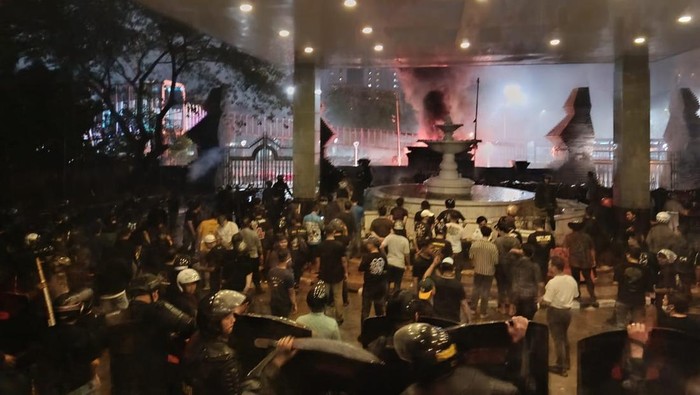 Situasi demo di Polda Metro Jaya semakin memanas (Wildan/detikcom)