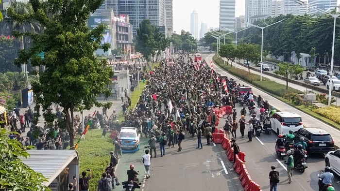 Situasi di sekitar Polda Metro saat massa demo bela Affan tiba (Wildan/detikcom)