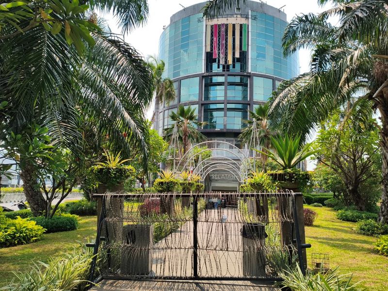 Situasi Mal Atrium Senen pada Jumat (29/8/2025)-(Kurniawan/detikcom)