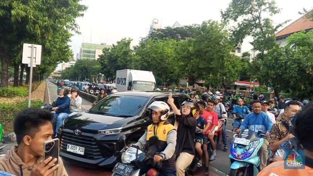 Situasi terkini di Jalan Kramat Raya, Jakarta Pusat, Jumat (29/8/2025). (CNBC Indonesia/Robertus Andrianto)