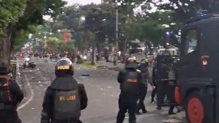 Suasana aksi demo di kantor DPRD Jambi.