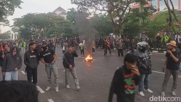 Suasana demo di Jalan Pahlawan, Semarang, Jumat (29/8/2025) pukul 17.00 WIB.