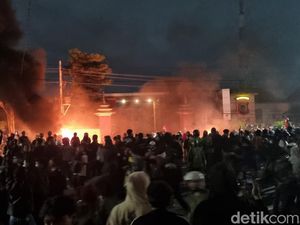 Demo Ricuh Di Polda DIY, Aliansi Jogja Memanggil: Luapan Amarah Rakyat